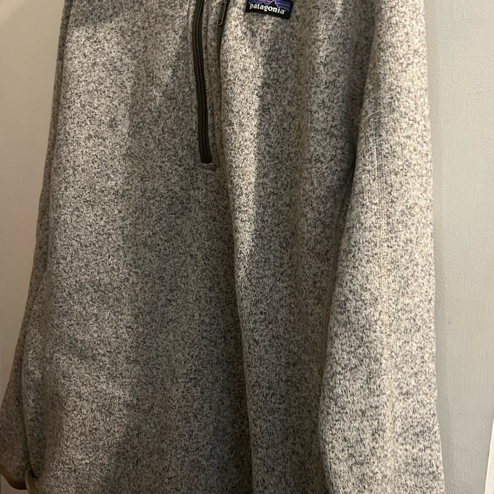 Patagonia long sleeve nice and clean wear a few times!!